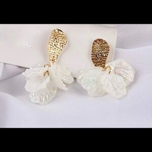 FLOWER Petal Drop Earrings Gold White